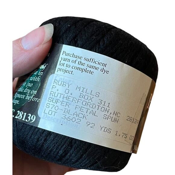 Honeysuckle Yarn Petal Spun Black Lot Of 6 Skeins Knitting New Craft USA - Picture 6 of 6